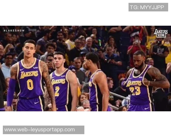 湖人队即将开启短途客场之旅官方社交媒体分享登机瞬间 湖人队即将开启短途客场之旅官方社交媒体分享登机瞬间